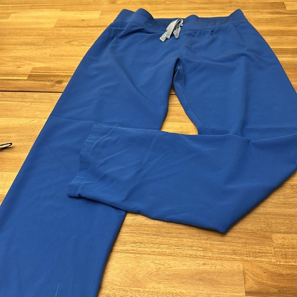 FIGS Technical Collection scrub pants - Picture 4 of 6